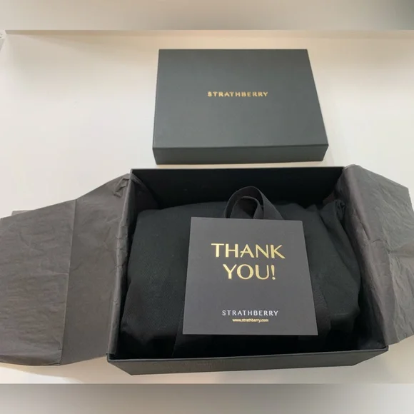 Rare Strathberry East West Mini - Black/Vanilla/Gold - Picture 15 of 16